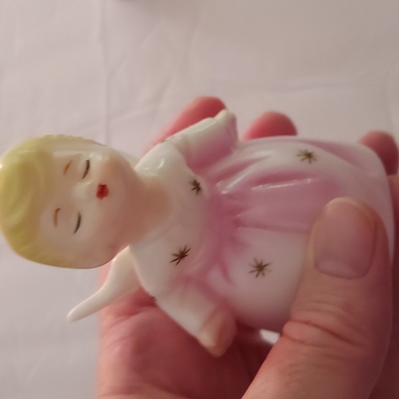 Porcelain Kissing Angels by SB made in Japan,over 3 inches H x 2 1/2 inches W - Picture 6 of 15